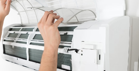 Máquina Extractora Profesional Power-Flite Aplicando Limpieza Profunda En Sofá